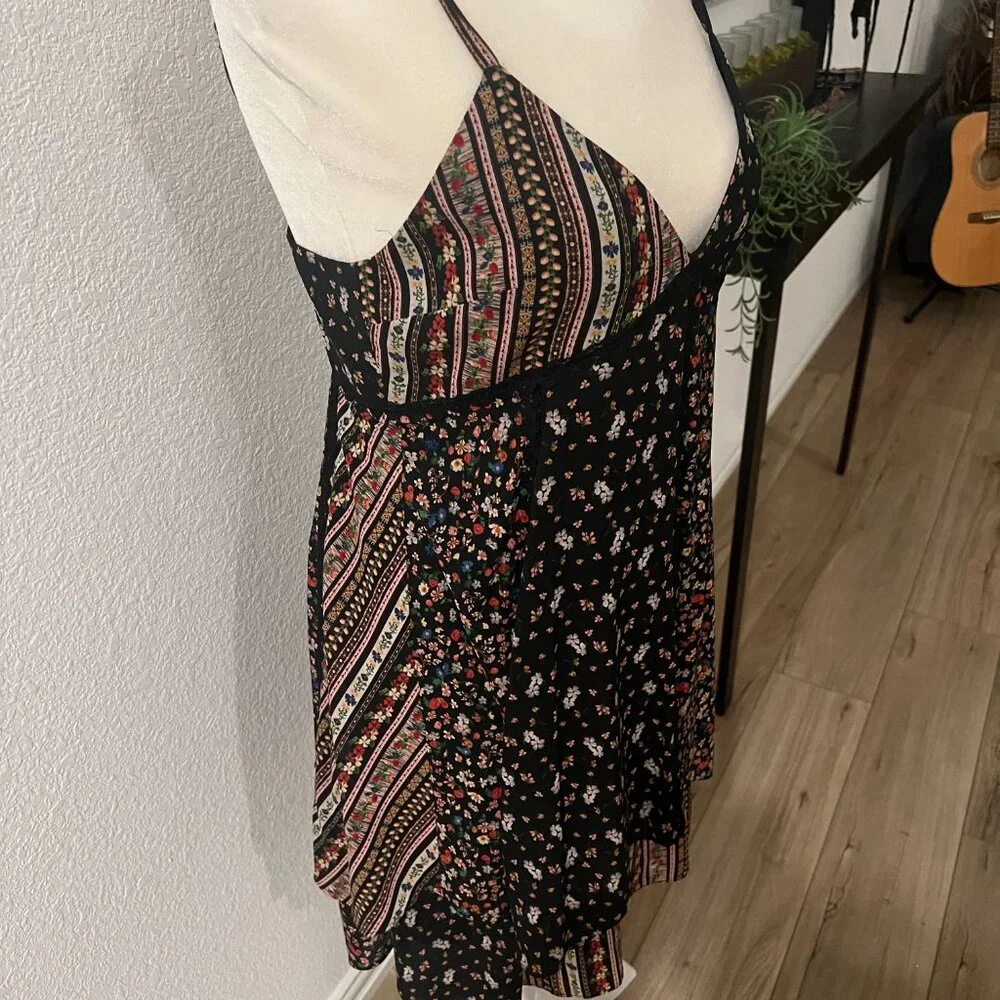 Alice & Olivia Delilah Tiered Floral Print Dress Size 6 - Picture 7 of 14